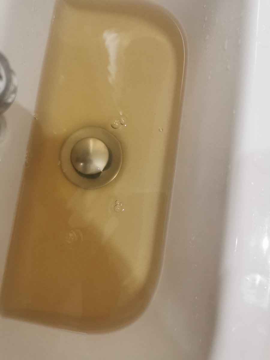 mcraquel8's tweet photo. Por favor necesitamos difusión.

Hace más de 6 meses que no tenemos agua potable en el Valle de los Pedroches ( +80K personas afectadas)
Tenemos que ir a diario a un camión cisterna para rellenar botellas para cocinar y beber.
El agua no potable dijeron que era apta para higiene https://t.co/yjLIZqX2Gu