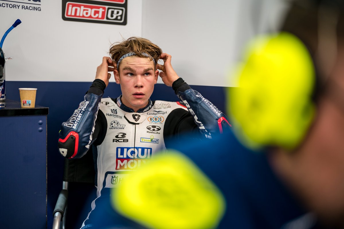 IntactGP's tweet photo. #IndianGP #Moto3 #Q2 ✅ on a wet @BuddhIntCircuit 

#FrontRowStart for @AyumuSasaki1  in 🅿️3️⃣ - 2´10.104 +0.768 and @CollinVeijer95 ended up on Row 3️⃣ in 🅿️9️⃣ - 2´10.968 +1.632

#LIQUIMOLY #Husqvarna #IntactGP in 🇮🇳 https://t.co/WZN5JISxax