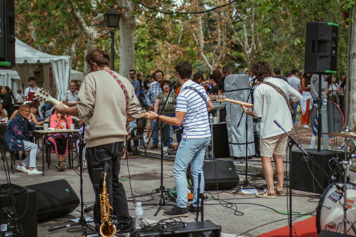 ModBlaiseMusic's tweet image. 🦖🦖QUÉ DE BIEN NOS LO PASAMOS TOCANDO EN LA ELIPA!!🦖🦖

Y por eso estamos eternamente agradecidos a la @La_Elipa @LaArrobaMAD y @vdelaesquina por semejante oportunidad ❤️‍🩹

#laelipa #modestyblaise #musicaendirecto #musicaenvivo #musicaindependiente #artistaemergente #streetmusic