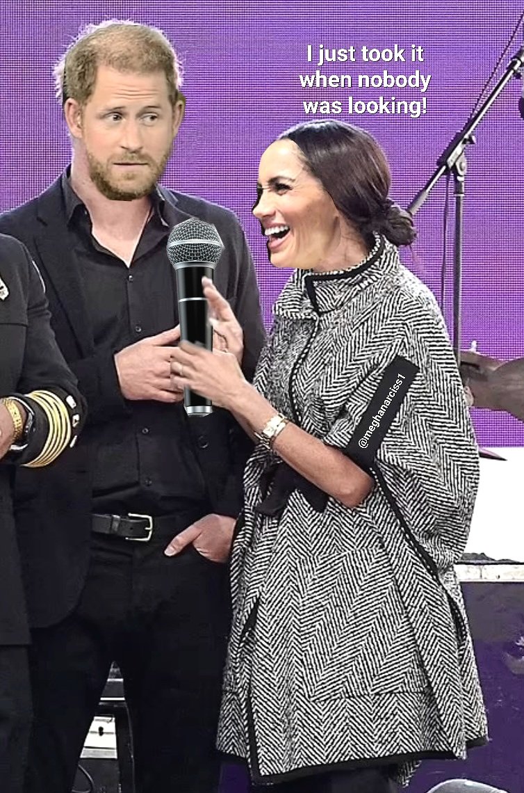 Meghanarciss1's tweet photo. #MeghanMarkle #MikeSnatcher #EmbarrassingWannabe https://t.co/0o94DyRLKf