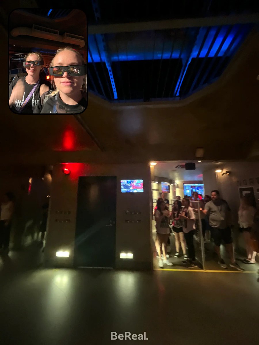 emma_schaffer's tweet photo. NIGHT EIGHT 9/22: started night of strong with nightmare fuel as usual, proceeded to gringotts and transformers, then went to try minion cafe and it was 10/10! we did darkest deal and it spooked sarah multiple times per usual 🤭 ended with sitting in dark zodiac ♈️♓️ #HHN32 https://t.co/D24lDG0aTt