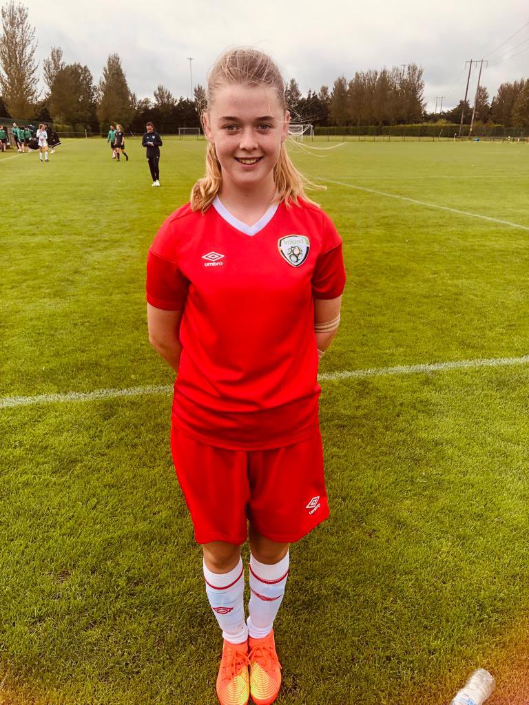 Gabhaimid comhgairdeas lenár iarscoláire Míoda atá ag imirt ar fhoireann sacair Náisiúnta na hÉireann faoi 15. Táimid chomh bródúil aisti agus guímis gach rath uirthi. 👏🏻👏🏻⚽️⚽️🇮🇪🇮🇪🇮🇪🇮🇪🇮🇪<a href="/GaelscoilAU/">GaelscoilAU</a>