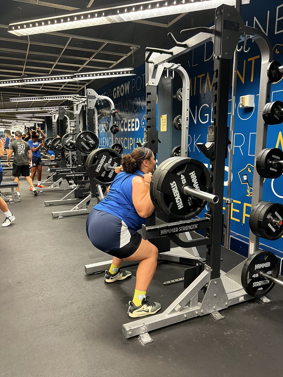 StMUwbb's tweet image. Week 5 ✅💪 #stmuwbb #fangsout