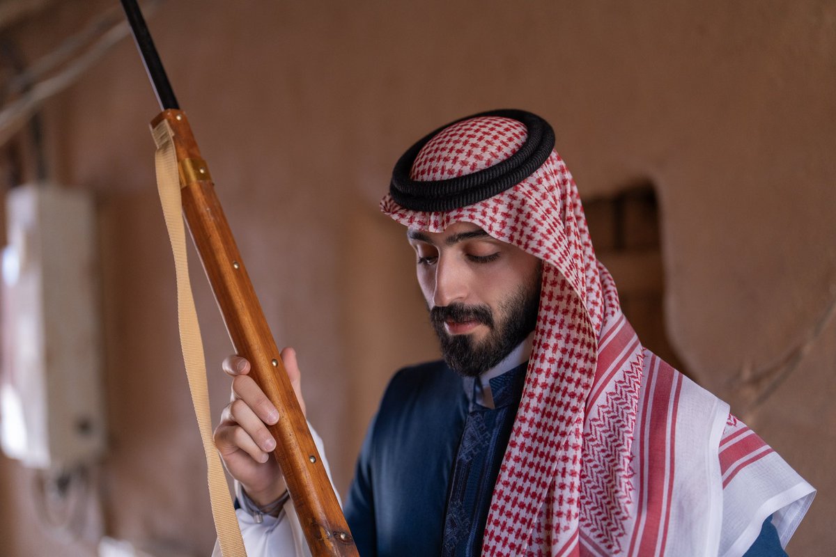 thelegancekey's tweet photo. الزي السعودي الصايه و المرودن  ارتبط بموروث عريق يرمز للنصر في الحروب ، والأشعار البطولية . 
 الدرعية بيت العرضه وموطن الصاية 🇸🇦

#الدرعية
 #بوابة_الدرعية 
#من_قديم_الأزمنة
#الوطني_السعودي_93 https://t.co/VVb2NLmdoB
