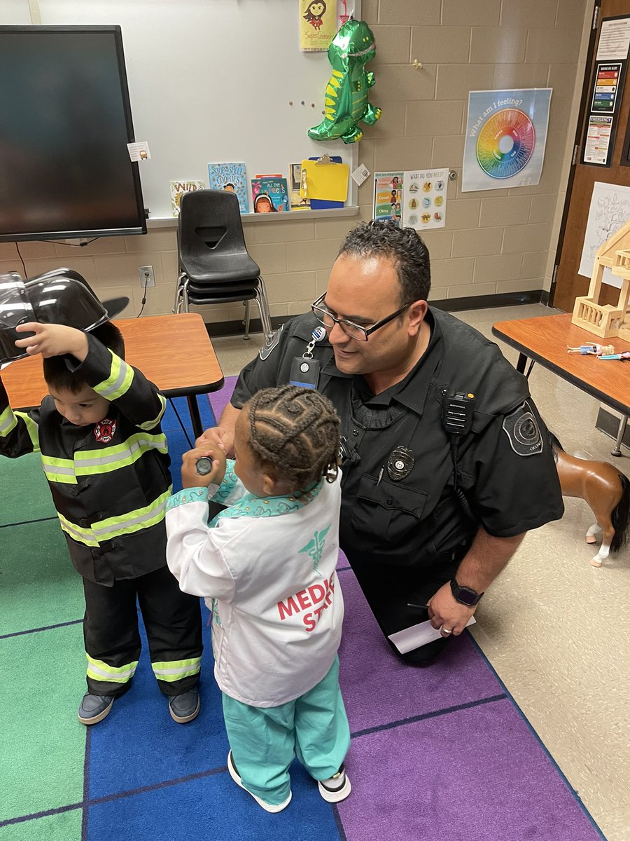abbytriple's tweet photo. This week we learned about community helpers! Our little ones dressed up as their favorite community helpers and got to meet some of the ones in our Mableton community!#MabletonES #utimatelearningexprience https://t.co/e1q1KqFNBl