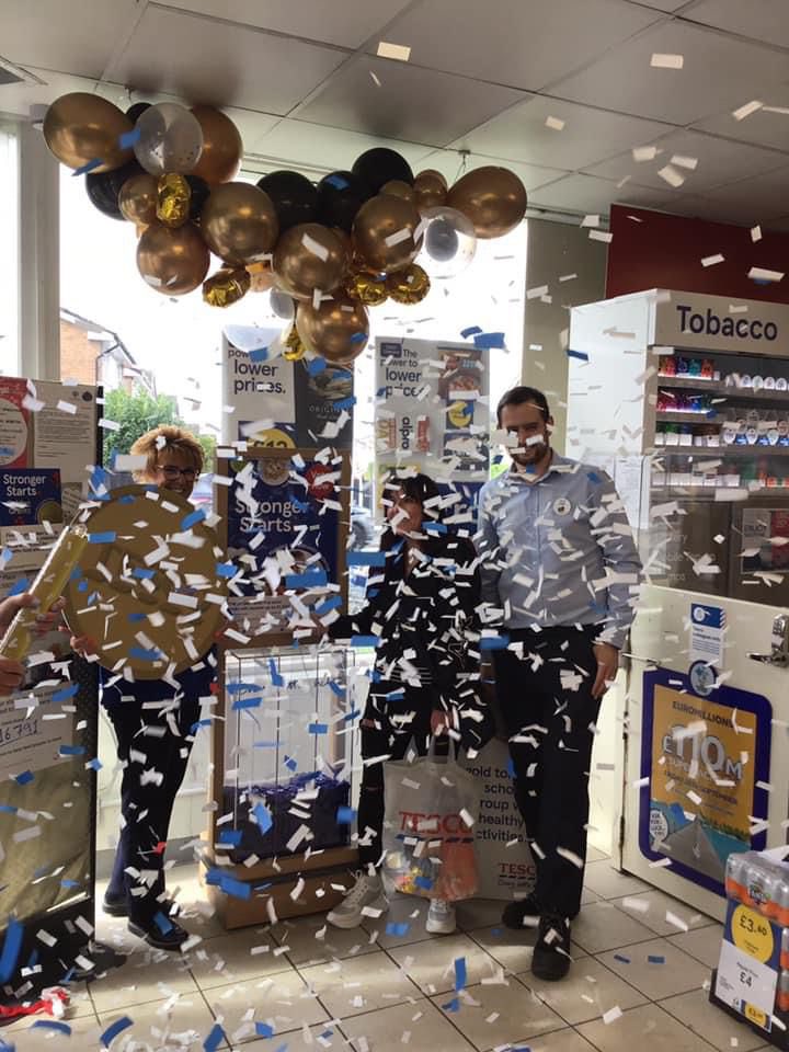 We are delighted to announce that we’ve been chosen to receive £5000 from @Tesco’s #StrongerStarts #GoldenGrants scheme! 

Huge thank you to this lovely lady who picked out a #GOLDENCOIN today in the Hoylake Road store and chose us to recieve £5000 for our Sensory Space project!