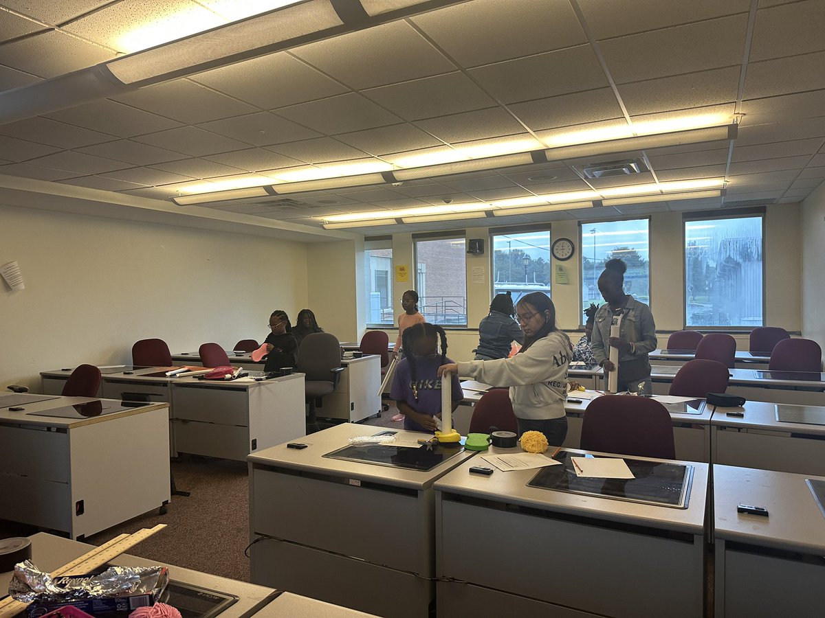 wssugems's tweet photo. Our first GEMS Saturday Academy is going great! What do you think they are designing? @WSSURAMS @WSSUTeachEd @DrAntGraham @LCSJackets @joannlaguardia @leftyart_lms https://t.co/ekbp2jLM4o