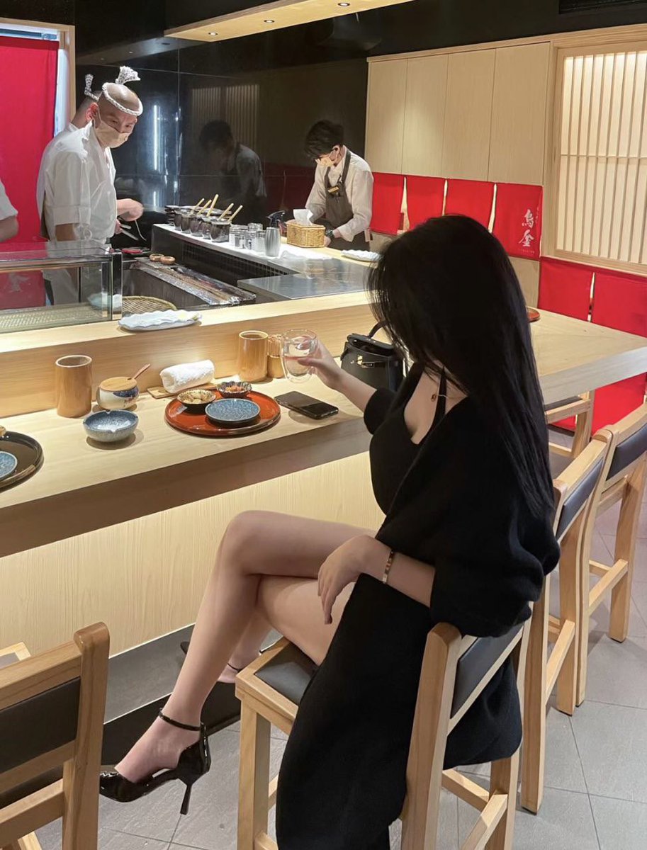 好吃的东西要吃进肚子里，可爱的人要放在心里。