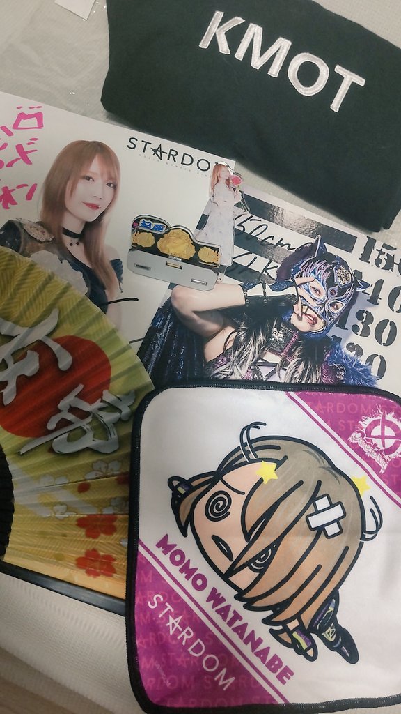 ayarimime's tweet photo. 今日は次女さん
コツコツ貯めたお小遣いから、キモオタグッズを買いたいとの事で、大奮発しておりました🤣また新たにキモオタが誕生いたしました✨何卒🤣

＃STARDOM
#鹿島沙希 https://t.co/1GhlVKteph