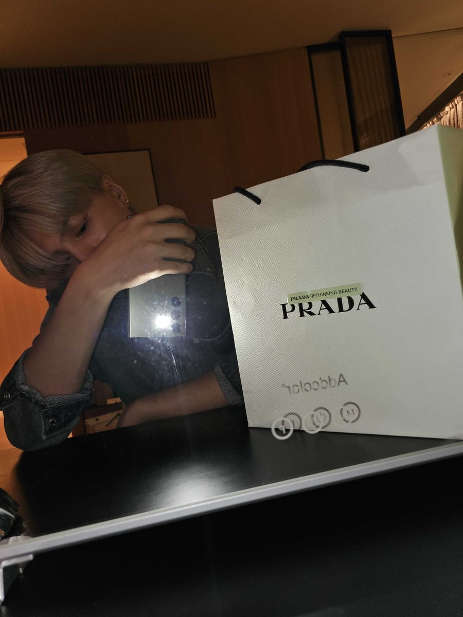 #ENHYPEN #JAY
#Prada #PradaSS24 #PRADAxENHYPEN
@prada

IN MILANO(+뉴 컬렉션😎)