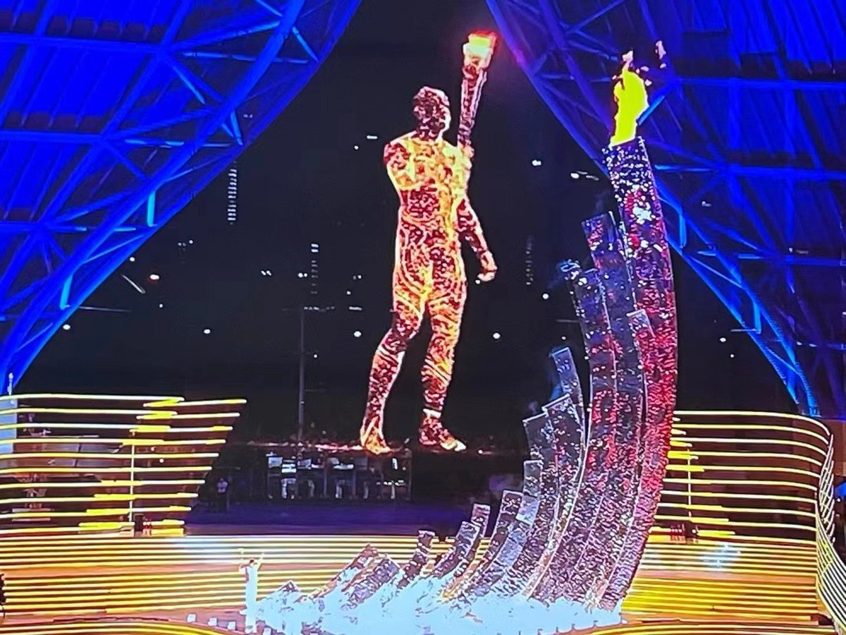 Amazing👍Digital Torchbearer and Wang Shun Light the Asian Games Flame Together
#杭州亚运会 #杭州亞運會 #杭州 https://t.co/NsRXMsTeG6