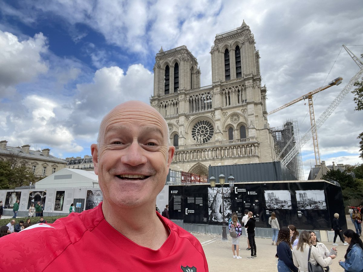 PalmerAussiered's tweet photo. Watching the live stream from Paris cmon the reds #askwrexham https://t.co/vRxYhhZSWO