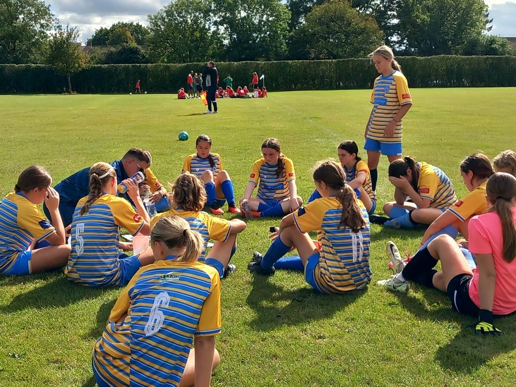 MrGloverman's tweet photo. Another excellent performance from Haywards Heath U14 Girls today, making it two wins out of two (and just the 26 goals scored) #JPLWarriors #GirlsFootball #TheseGirlsCan https://t.co/IqqcHQ1HJb