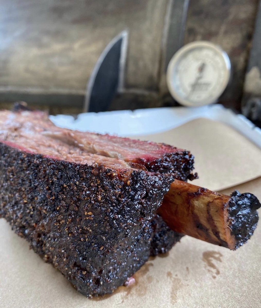 theswitchbbq's tweet image. #GameDay = Game On 🏈 at The Switch! Ready at 11am with all the Smoked Meats and Good Drinks you can handle! Don’t skip those Beef Ribs! #FreeAC #ColorTV ##DrippingSprings #BBQ #TexasBBQ #Barebcue #AustinTexas #ATX #SmokedMeats #AustinEats #TexasHillCountry #CraftBBQ