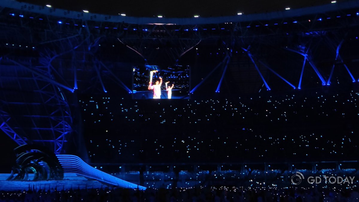 thisisGBA's tweet photo. The Olympic champion and digital torchbearer ignited the main torch tower of the 19th Asian Games Hangzhou together. #AsianGames2023 https://t.co/YXQWg0ZuYP