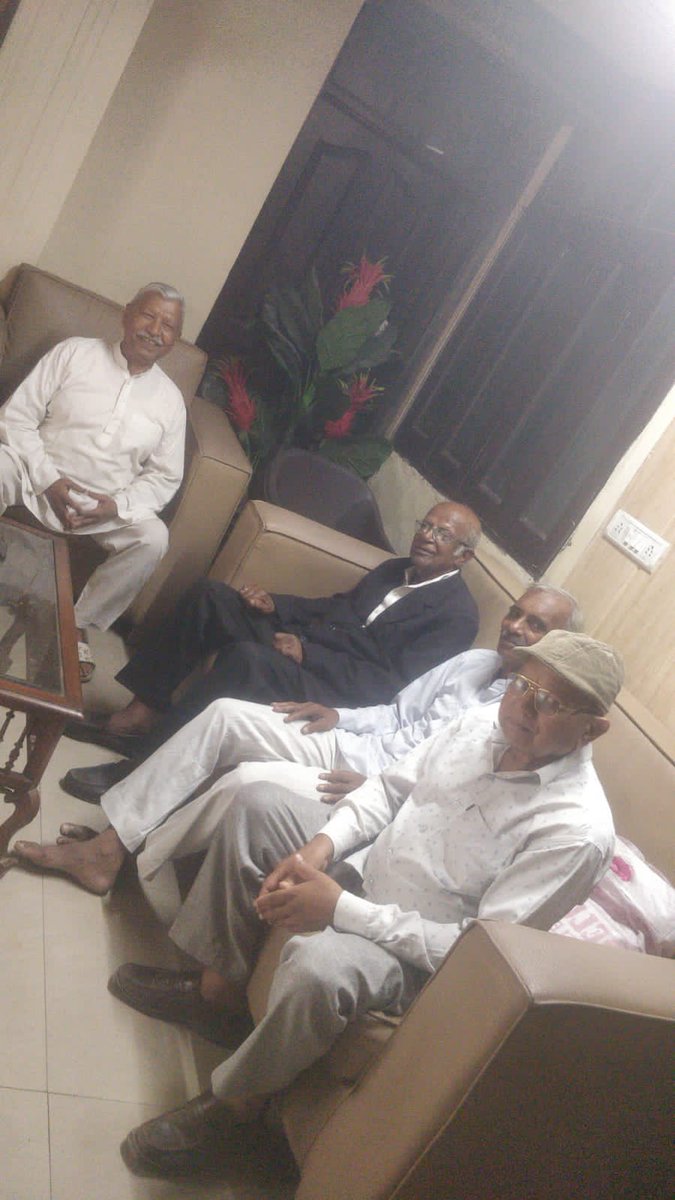 Delhi3097's tweet photo. ऑल इंडिया धनगर समाज महासभा के राष्ट्रीय अध्यक्ष श्री महेंद्र सिंह धनगर जी के निवास स्थान पर  विशेष चर्चा की तथा सामाजिक संगठन के प्रचार प्रसार एवं विस्तार हेतु श्री बनसोडे एवं श्री महेंद्र सिंह धनगर जी ने अपने विचार व्यक्त किये।
जय धनगर जय मल्हार https://t.co/qJ73PN9z7B