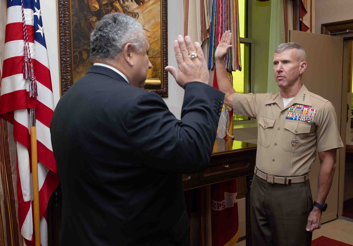 MARFORCOM's tweet image. Congratulations!

U.S. #MarineCorps, General Eric M. Smith, was sworn-in as the 39th Commandant of the Marine Corps by the @SecNav, the Honorable Carlos Del Toro on Sept. 22, 2023.

#USMC #SemperFi #MarinesoftheCorps #WhyTheMarines #CommandantoftheMarineCorps