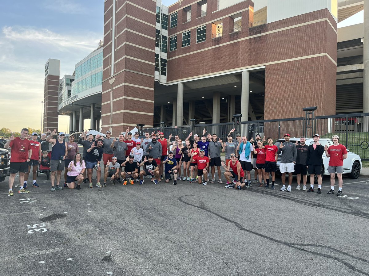 joshheird's tweet photo. Thanks to all the @GoCards fans who showed up for the second of many game-day runs!! Love seeing so many people out there. Perfect morning for a run and perfect day to cheer on @LouisvilleFB!! 

#GoCards https://t.co/Lp2MePoGG7