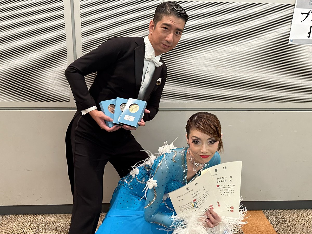 noeljewelry's tweet photo. #2023fc
#プロアマ
#ビギナーズラック
お初!プロアマ!!!!田原パパにしごかれ……スパルタが鬼スパルタに昇格し……
ビギナーズラックで
waltz1位✨✨✨👍
タンゴ3位✨👍👍
スローフォクストロット2位✨✨👍👍👍
奇跡だ!
田原パパは実力かもしれない…🤔💭
とにかく!!!!嬉しい(#^.^#) https://t.co/XK0eRQnx49