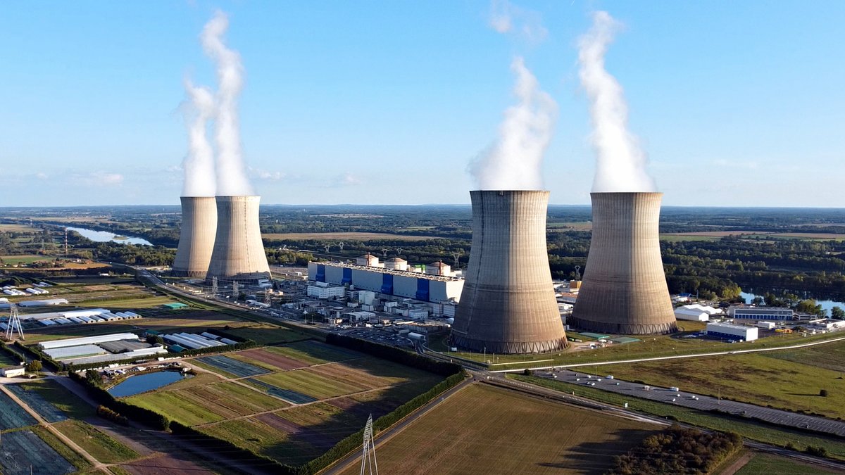 EDFdampierre's tweet photo. 🔴L'unité de production n°3 a été déconnectée du réseau électrique national pour sa 4ème visite décennale. Plus de 3000 salariés EDF et partenaires sont mobilisés pour procéder à plus de 17000 activités. #sûreté #bascarbone
👉Actualité de l'unité de production n°3 | EDF FR https://t.co/Kxl4fEaDxF