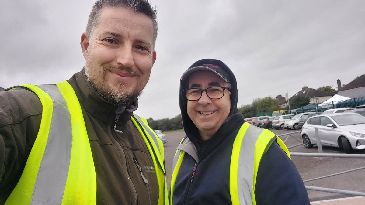 I was on Car park duty this morning at the #Toghermarket . Great chats!

Despite the rain there was an excellent turnout for local crafts and food stalls. Huge congrats to @TogherT for organising another great day.

#Togher #Cork #Communityvolunteer #localcrafts #TogherTidyTowns