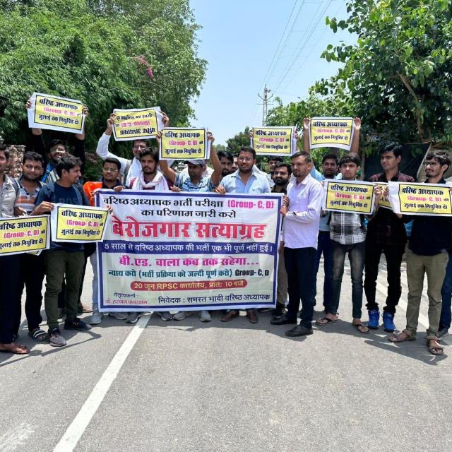 Dadarwal7's tweet photo. #वरिष्ठअध्यापक भर्ती परीक्षा #दिसम्बर में आयोजित हुई थी और अभी तक परिणाम जारी नहीं किया गया है! कब तक इसकी प्रकिया पूर्ण होगी!
आख़िर कब युवाओ को रोज़गार मिलेगा! 
माननीय मुख्यमंत्री @ashokgehlot51 जी युवाओं को राहत दीजिए!
#2ग्र���ड_परिणाम_जारी_करो
 @RajCMO  @RPSC1 @DrBDKallaINC https://t.co/7CoCp5EtFK