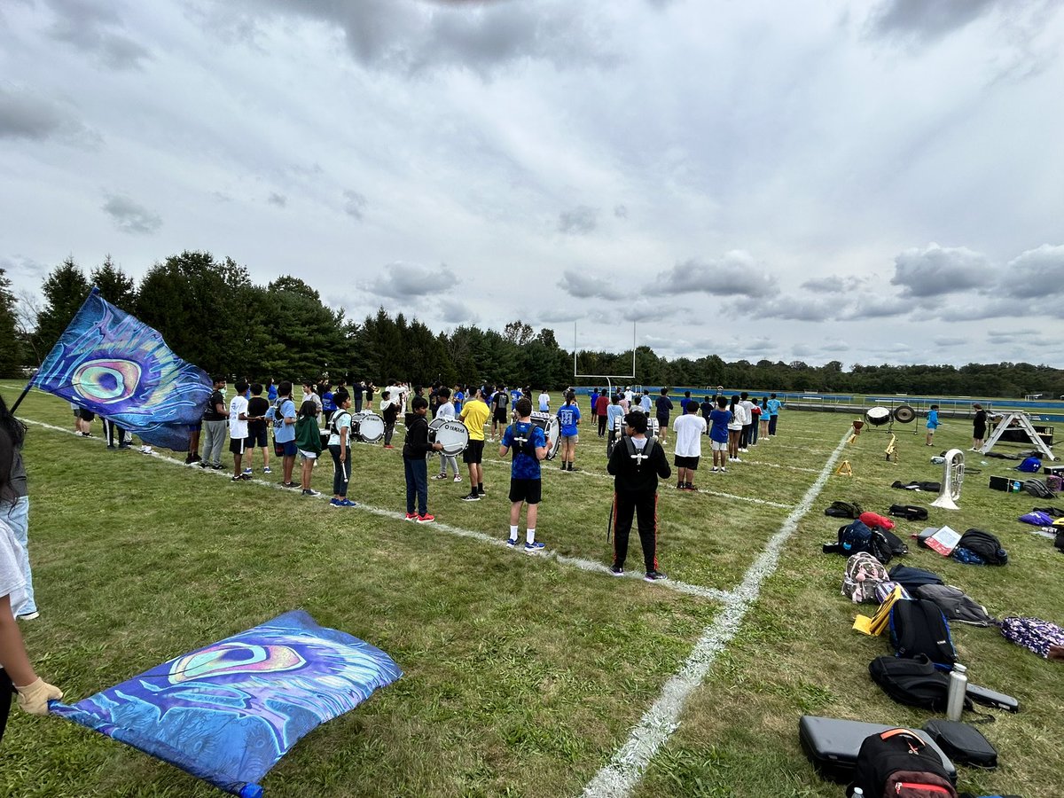 MFisher5663's tweet image. The #Knights welcomed their 8th grade #TEAMCommunity friends for Panther Night with the Knights Marching Band! The future looks bright! @DrSchimpfCMS @MrVerblaauw @mrssinghhsn @MrThomasGMS