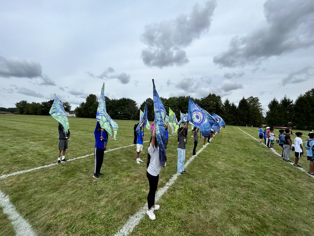 MFisher5663's tweet image. The #Knights welcomed their 8th grade #TEAMCommunity friends for Panther Night with the Knights Marching Band! The future looks bright! @DrSchimpfCMS @MrVerblaauw @mrssinghhsn @MrThomasGMS