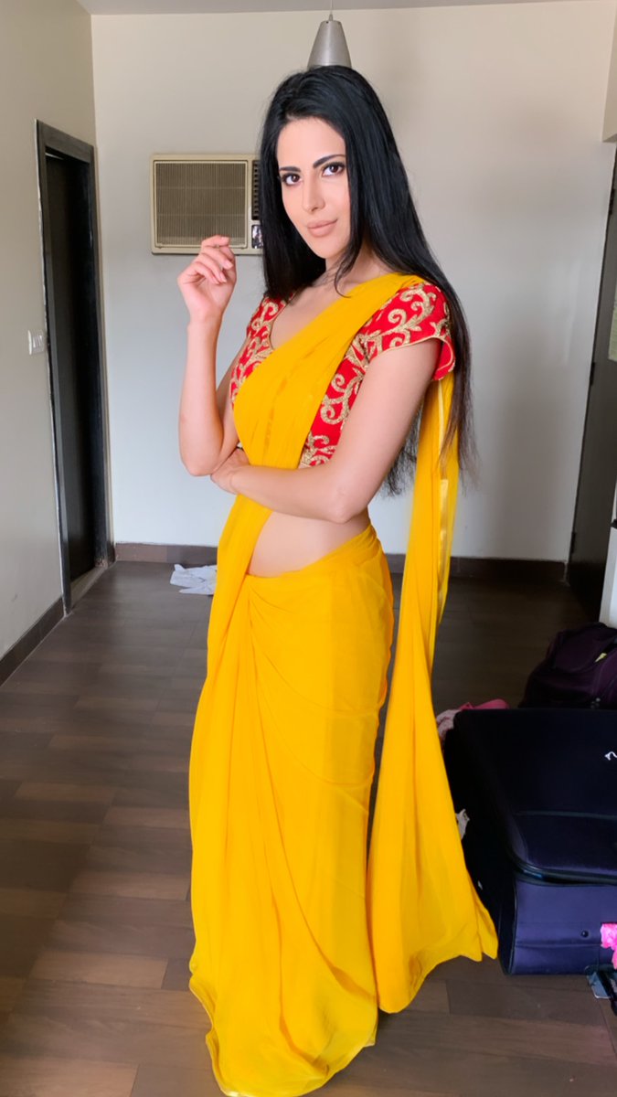 Saree Saturdays! 
Have a nice day all... 💕
#indian #model #makeup #saree #fashion #girl