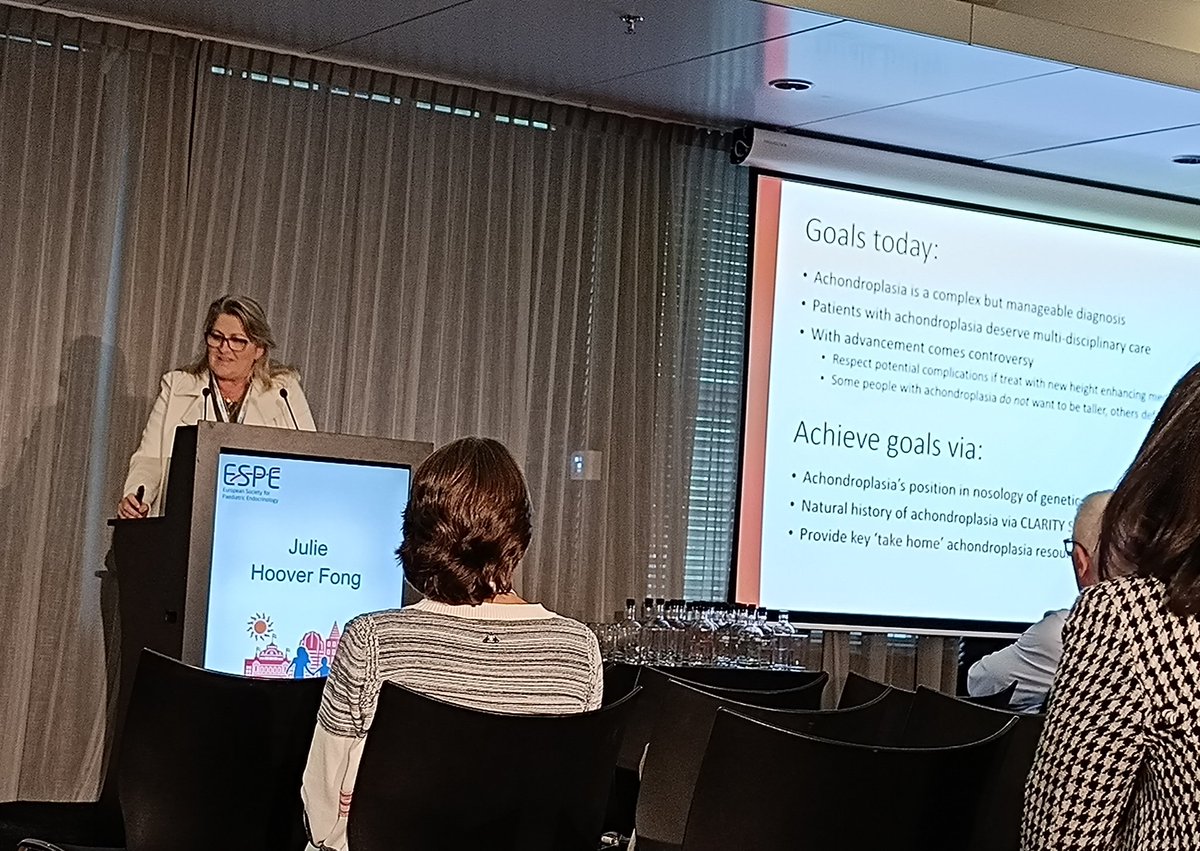 Julie Hoover-Fong giving an excellent talk to the #PediatricEndocrinologists on the Lifetime burden of #achondroplasia at the #ESPE2023 meeting.@acondroplasia_ #skeletaldysplasia