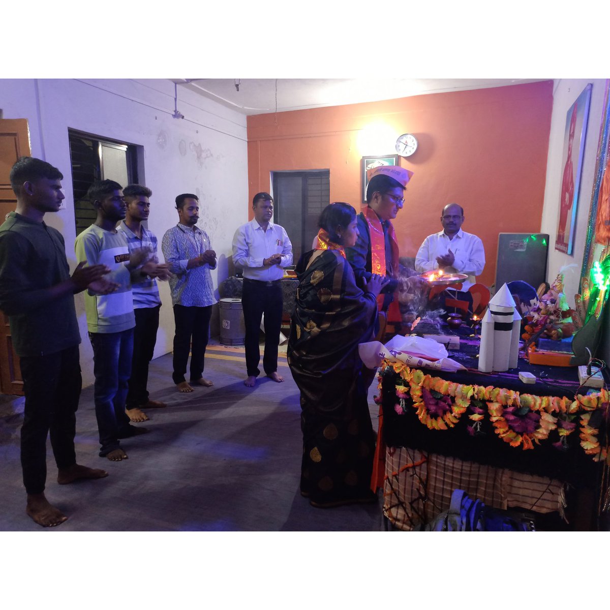 abvp_dhule's tweet photo. आज श्री जगदीश पाटील (प्रशासकीय अधिकारी GST Office धुळे) यांच्या हस्ते अभाविप धुळे कार्यालयातील श्रीची आरती करण्यात आली यावेळी कार्यकर्ते उपस्थित होते.. https://t.co/DaM4XU6UDt