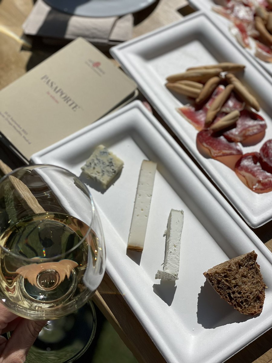 Un "pasaporte" para vivir una experiencia #gastro 🍽 única de la mano de <a href="/origenesfest/">oríGenes Festival Gastronómico</a>: cocineros, foodies, artesanos, viticultores, periodistas, charlas con profesionales y talleres 🔝

 #sienteoriGenes ✨
Team <a href="/blondloyal_/">Blondloyal</a> 📷