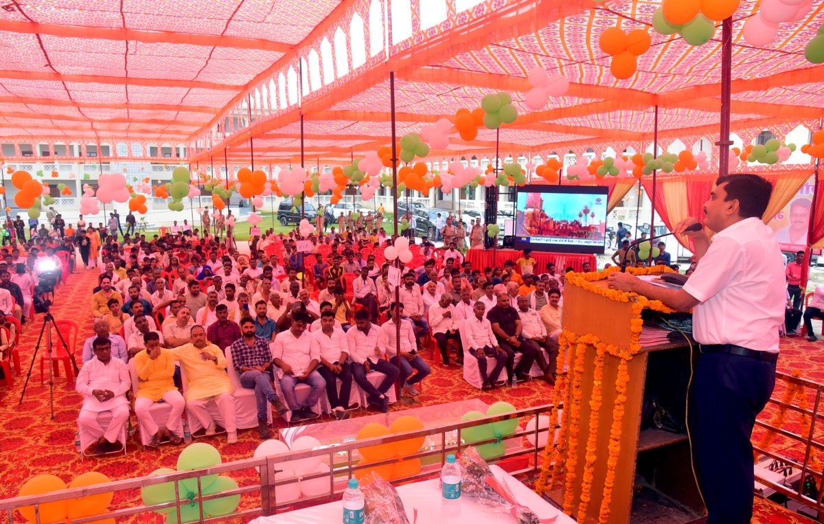 Dm_Aligarh's tweet photo. मा0 प्रधानमंत्री जी द्वारा वर्चुअली माध्यम से गभाना में नवनिर्मित अटल आवासीय विद्यालय का लोकार्पण किया गया। 
@CMOfficeUP @ChiefSecyUP @InfoDeptUP @homeupgov @UPGovt @rahat_up https://t.co/fZmVn7TOcg