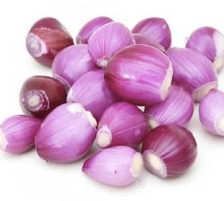 #NaijaFarmerTips
Pimples, Acne, Eczema etc can be embarrassing Esp on the face

Get brown onions - the small small ones 

Blend them into a paste & rub those paste on the part of the body

Best time is before bed, you'll smell like soup oo but it'll be worth it 

They'll vanish!