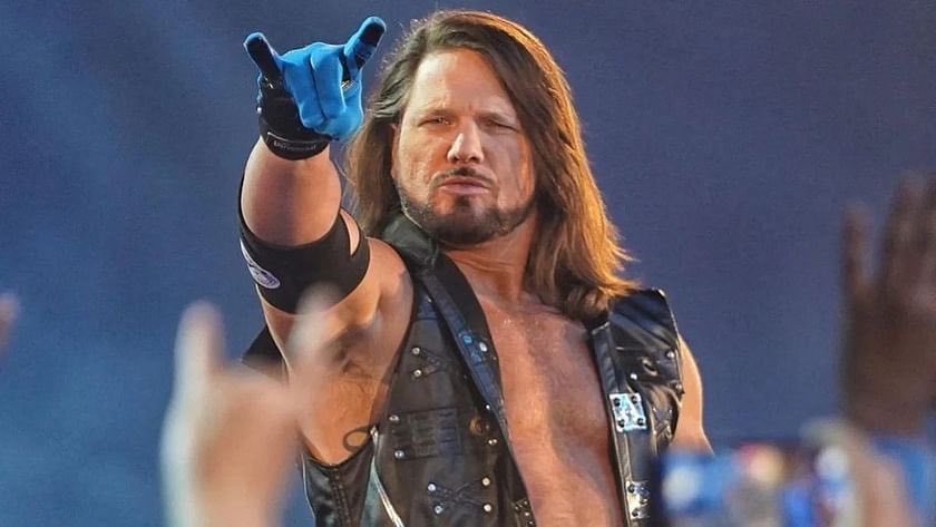 lfcdiarmid's tweet photo. @zachsilberberg I tried to high five Aj styles and he was going in for his signature hand sign thing and then we both noticed and switched so he high fives me while I did the weird hand thing and I felt like a nob https://t.co/LJ5XD9QU1n