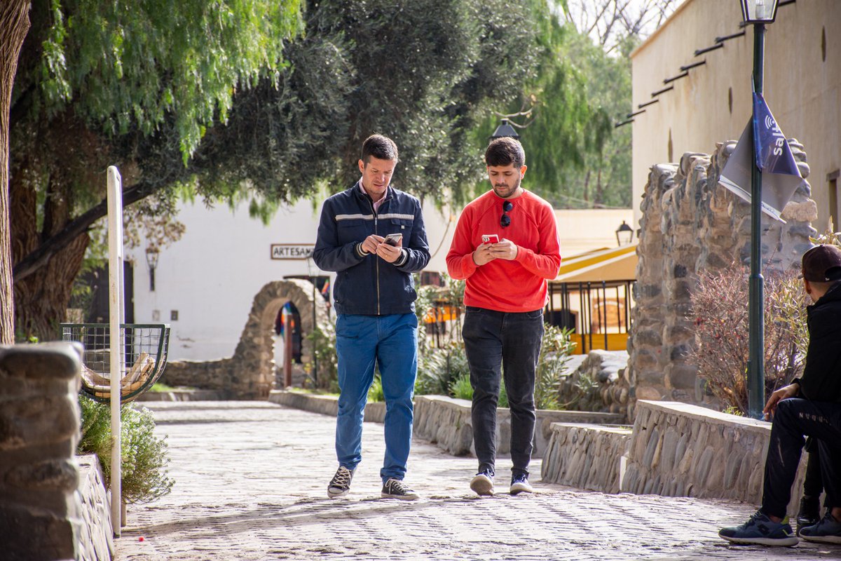 MartinGuemes's tweet photo. Así verificábamos el funcionamiento del servicio de Wi-Fi Libre de #SALTIC que pusimos en la plaza de Cachi. Lo estamos haciendo en las principales plazas de toda la Provincia 🛜🧑💻👩🏼💻🤳 https://t.co/7xekq3382Q