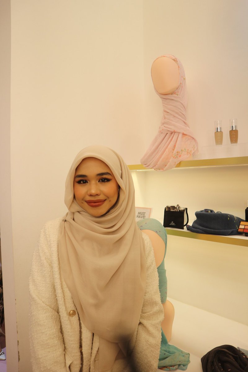 Qstnaadi's tweet image. kelakarlah 😭 kucen pun dah ikut muka tuan