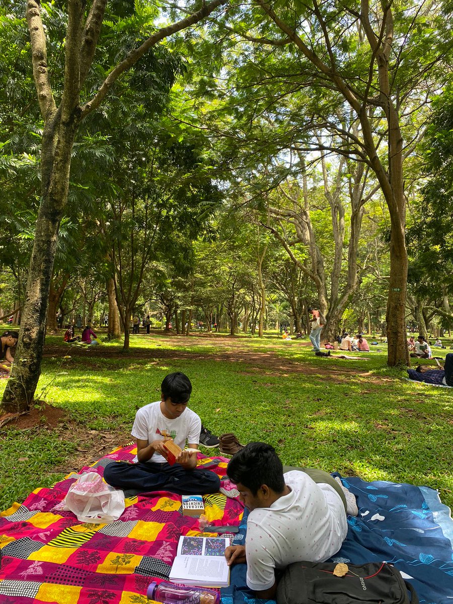 The 37th CubbonReads welcomed a picturesque morning after rain, with chirping birds and the sun🌞. Cubbon Park, with its enchanting autumn charm, offers space to everyone for picnics and reading🤗. Book lovers find their haven here, escaping into their tales, creating magic 📚✨.