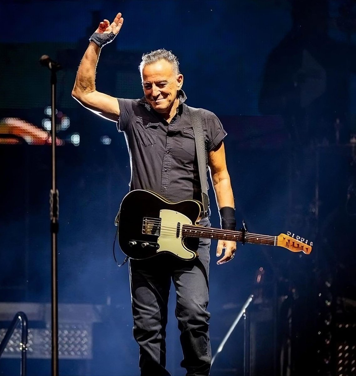 Happy Birthday to The Boss! Thank you Bruce @springsteen  for everything! Here’s to many many more years of rocking to come! Get well soon! We Love Ya! #BruceSpringsteen #EStreetBand #EStreetNation #SpringNuts #HappyBirthday