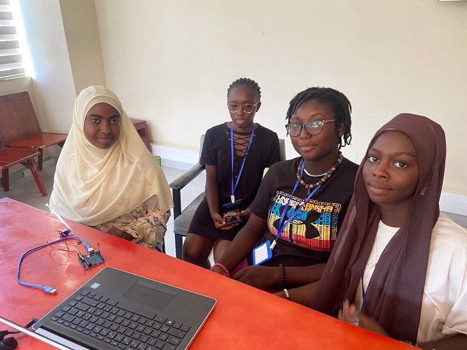 2x_xamxam's tweet image. Ce matin, nos jeunes génies auront l&apos;opportunité de présenter les projets sur lesquels ils ont travaillé lors du camp technologique devant leurs parents, Nous clôturerons cette activité en remettant des attestations de participation, devant leurs fiers parents. 🏆👏🏾
#xamxam