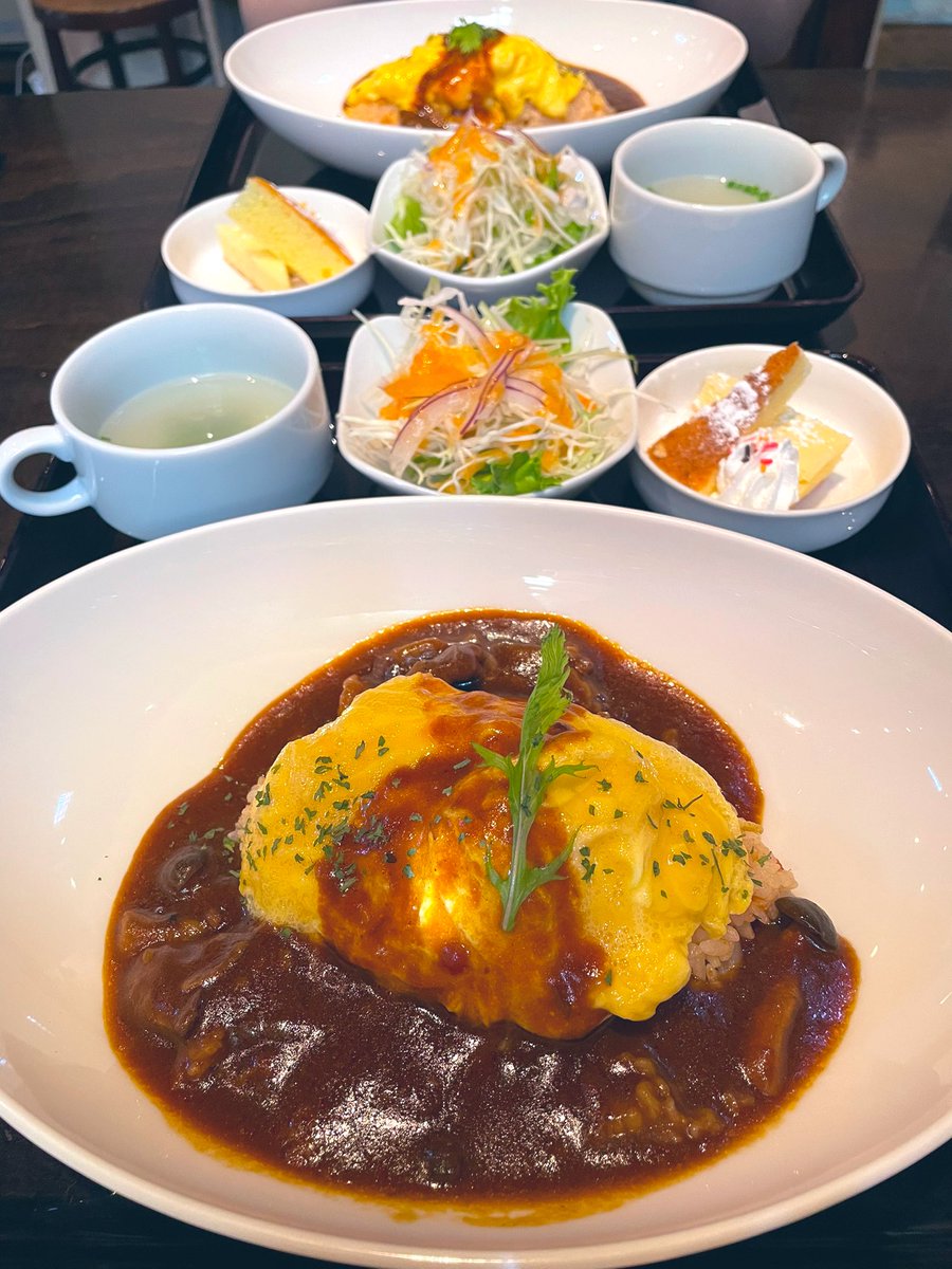 meme358358's tweet photo. 今日はちょっと早めの誕生日のお祝いしてもらいました〜🥰🥰
オムライス美味しかった〜✨
嬉しい(*ˊᗜˋ*)♡
#ClassicCafe
#山形市 https://t.co/mUOPSi6pjO