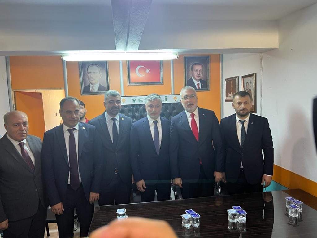 Vahapalma's tweet image. 📌 Yeşilli

Çalışma ve Sosyal Güvenlik Bakanımız Sn Prof. Dr. Vedat Işıkhan ve değerli heyetimizle birlikte AK Parti #Yeşilli İlçe Başkanlığımızı ziyaret ederek teşkilatımızla bir araya geldik.

Coşkulu karşılamalarından dolayı teşkilatımıza ve değerli vatandaşlarımıza teşekkür