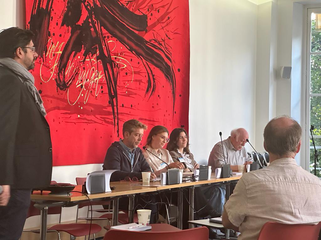 Forum citoyen sur les écrans. Dernier rdv avant la séance de conclusion avec Thomas Rohmer, Directeur-fondateur de l’association OPEN, Flora MATEO &amp; Alejandra MARISCAL LOPEZ de l’association Point de Contact, Jean-Pierre Rosenczveig, président de Défense des Enfants International