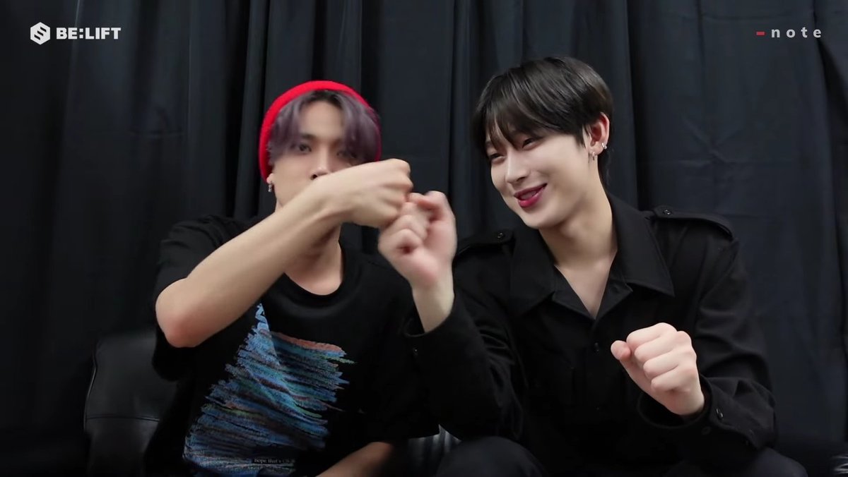 heesunfeed's tweet photo. heesun fist bump 🤜♡🤛 https://t.co/MQCIRdYqqI