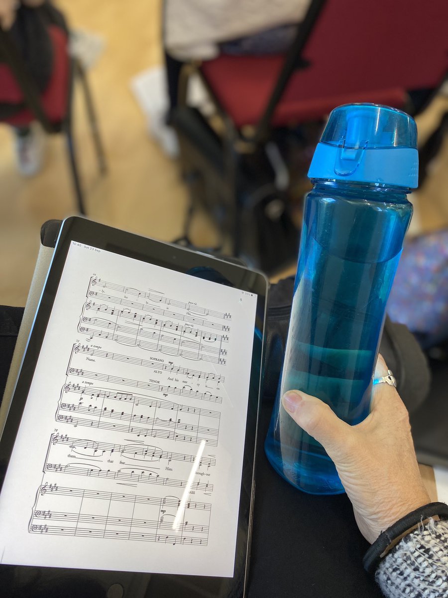 warmvoice98's tweet photo. Now having a BIG ALL DAY dose of the lovely music medicine myself before regular boppy gig in Brackley tonight at #TheChequeredFlag

With @harborosingers at last!
#harboroughsingers
#choirrehearsal
#musicandwellbeing
#musicispowerful
#chamberchoir
#kylenewmansinger
#kylenewman https://t.co/BvMst8tB3a