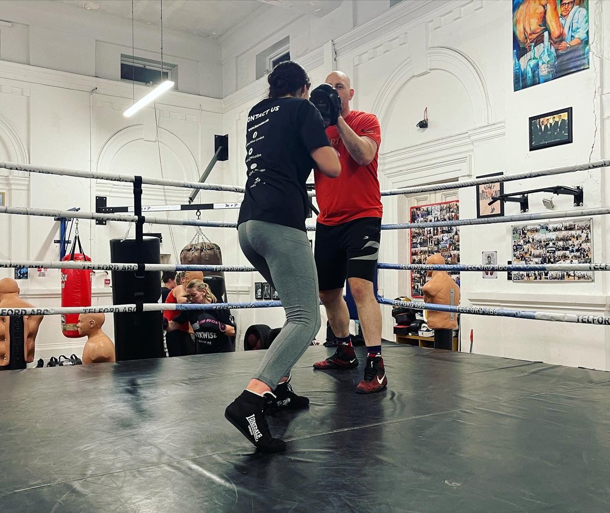 BoxWiseFDN's tweet image. Telford ABC graduating yet another course, always great numbers and hard work here, thank you to Lindsay and her excellent team!💥🥊
@England_Boxing @officialsportengland
#hardworkpaysoffs #commitment
#achieve #telford