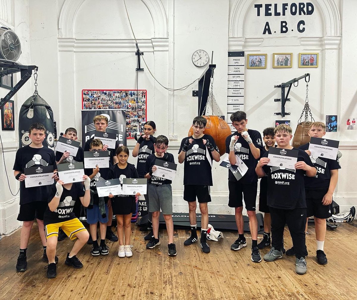 BoxWiseFDN's tweet image. Telford ABC graduating yet another course, always great numbers and hard work here, thank you to Lindsay and her excellent team!💥🥊
@England_Boxing @officialsportengland
#hardworkpaysoffs #commitment
#achieve #telford