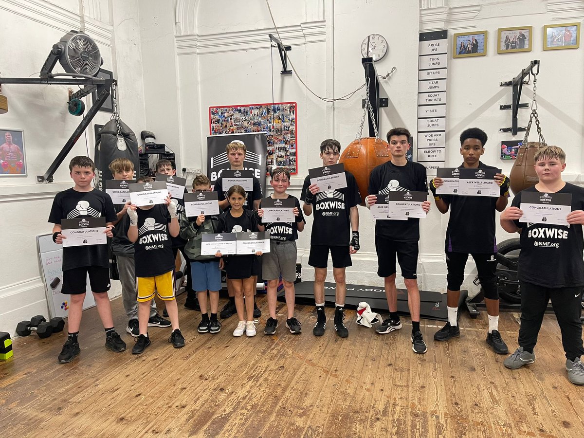 BoxWiseFDN's tweet image. Telford ABC graduating yet another course, always great numbers and hard work here, thank you to Lindsay and her excellent team!💥🥊
@England_Boxing @officialsportengland
#hardworkpaysoffs #commitment
#achieve #telford