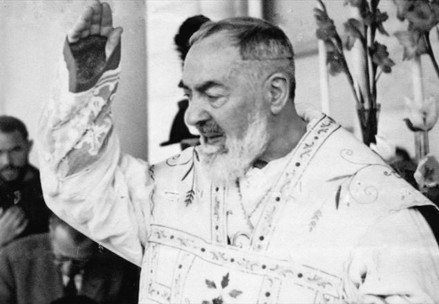 HistoryMttrs's tweet photo. 🇮🇹 #DOTD #23Sept #FatherPio #FeastDay
On Monday 23 September 1968, Father Pio, also known as Padre Pio died (81) of a heart attack at Sanctuary of Saint Mary our Lady of Grace in San Giovanni Rotondo, Italy.
His relics are exposed in the Sanctuary of Saint Pio of Pietrelcina.
He was born on Wednesday 25 May 1887 as Francesco Forgione in Pietrelcina, Italy.
On Sunday 2 May 1999, Padre Pio is beatified by Pope John Paul II.
On Sunday 16 June 2002, Padre Pio is then recognized as a Saint by Pope John Paul II.
The 23th September is the feast day of Saint Pio of Pietrelcina as the Patron of the village of Pietrelcina.
Saint Pio is also the Patron of Pain, Suffering and Healing, of civil defense volunteers, of stress relief and of January blues.
"Sancte Pius, ora pro nobis."
🌹#PadrePio #SaintPio #SanctePius