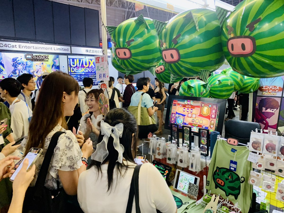 TGS2023の3日目、無事終了！🎉 
たくさんの方がラッキールーレットに参加してくれて、ありがとー！🥳 スイカ豚🍉🐷を当てた方がたくさん！🎉当たらなかった方も大丈夫！オンラインショップでゲット可能！（随時更新中）これからもっと多くのスイカ豚商品を出していく予定です！#TGS2023 #スイカ豚